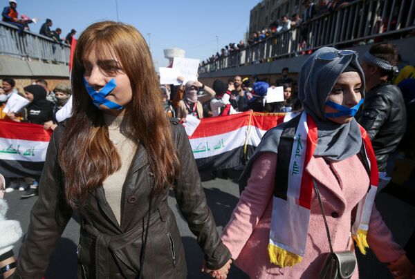 Антиправительственная акция протеста на площади Тахрир в Багдаде Антиправительственная акция протеста на площади Тахрир в Багдаде