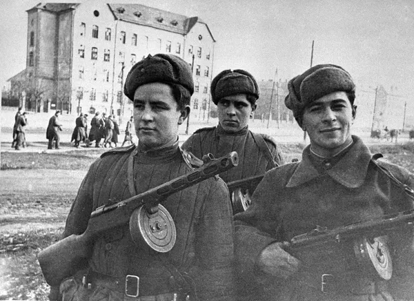    1941-1945 .       .    - 