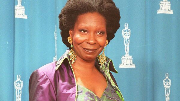 Вупи Голдберг на церемонии вручения премии Оскар, 1993 год Вупи Голдберг на церемонии вручения премии Оскар, 1993 год