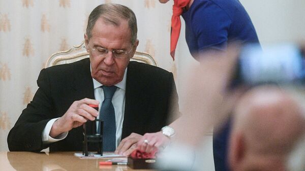 Министр иностранных дел РФ Сергей Лавров на торжественной церемонии гашения почтовой марки, посвященной 75-летию Ялтинской конференции Министр иностранных дел РФ Сергей Лавров на торжественной церемонии гашения почтовой марки, посвященной 75-летию Ялтинской конференции