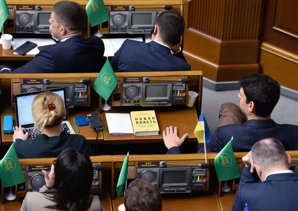 Депутаты Верховной рады Украины во время заседания