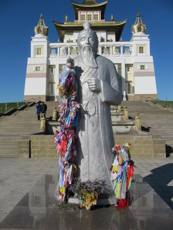 Белый старец, Элиста, Калмыкия Белый старец, Элиста, Калмыкия