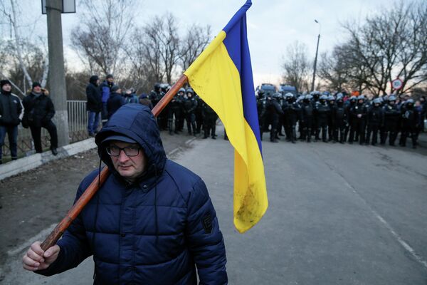 Акция протеста в Полтавской области против прибытия самолета с эвакуированными людьми из Китая. 20 февраля 2020 Акция протеста в Полтавской области против прибытия самолета с эвакуированными людьми из Китая. 20 февраля 2020