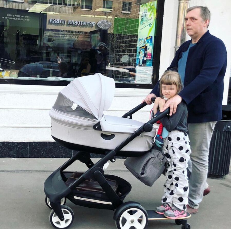 Никита Высоцкий с дочкой Ниной. Москва. Никита Высоцкий с дочкой Ниной. Москва.