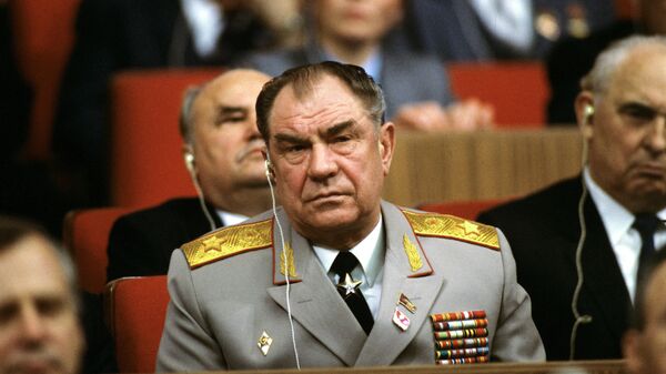 Дмитрий Тимофеевич Язов, министр обороны СССР, в президиуме совместного торжественного заседания ЦК КПСС, Верховного Совета СССР и Верховного Совета РСФСР, посвященного 70-летию Октября Дмитрий Тимофеевич Язов, министр обороны СССР, в президиуме совместного торжественного заседания ЦК КПСС, Верховного Совета СССР и Верховного Совета РСФСР, посвященного 70-летию Октября
