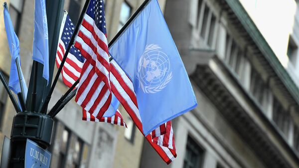 Флаги ООН и США в Нью-Йорке Флаги ООН и США в Нью-Йорке