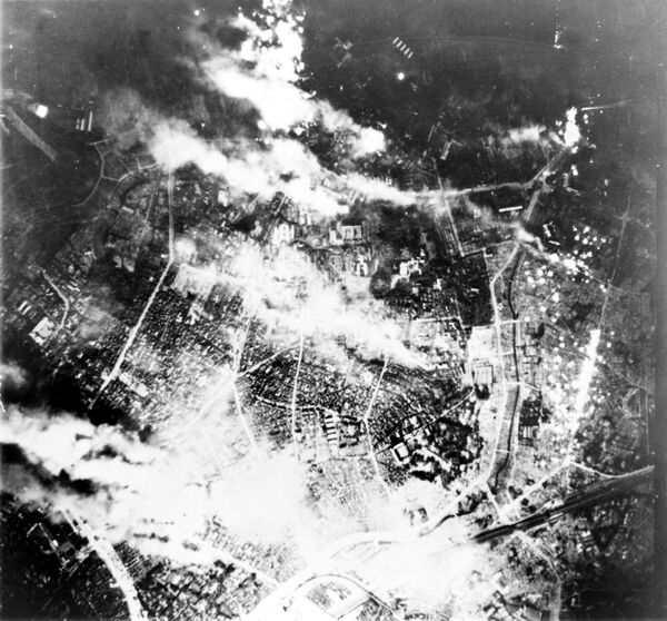 Горящий Токио. 26 мая 1945 года Горящий Токио. 26 мая 1945 года