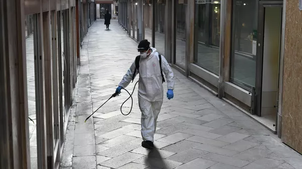Дезинфекционная обработка улиц в Венеции, Италия