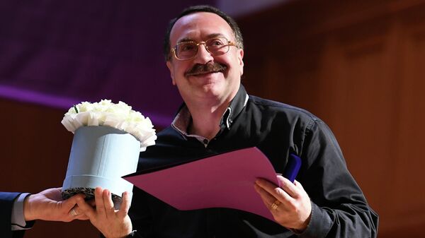 Композитор и пианист Даниил Крамер во время награждения на концерте в честь юбилейного съезда Международного союза музыкальных деятелей. Композитор и пианист Даниил Крамер во время награждения на концерте в честь юбилейного съезда Международного союза музыкальных деятелей.