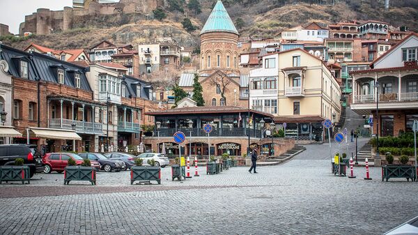 Опустевшие в связи с угрозой заражения вирусом COVID-19 улицы Тбилиси