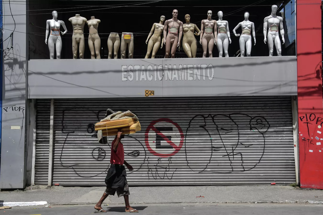 Бразилын Сан Паулугийн хаалттай дэлгүүр. © AFP 2020 / Nelson Almedia