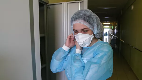 Врач в инфекционном отделении больницы