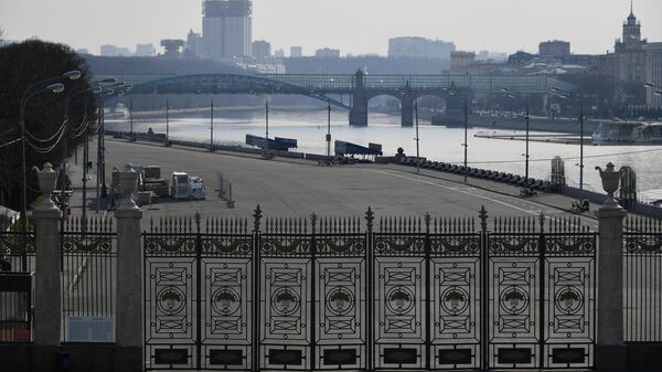 Закрытый для посетителей ЦПКиО имени М. Горького в Москве Закрытый для посетителей ЦПКиО имени М. Горького в Москве