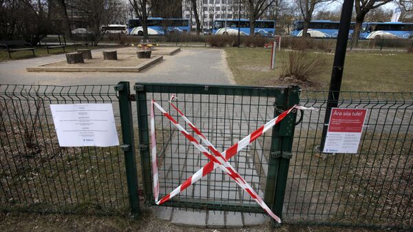 Закрытый для посещения сквер в Таллине Закрытый для посещения сквер в Таллине