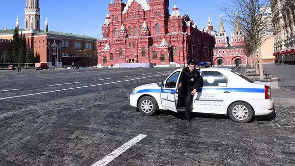 Сотрудник полиции на Красной площади в Москве