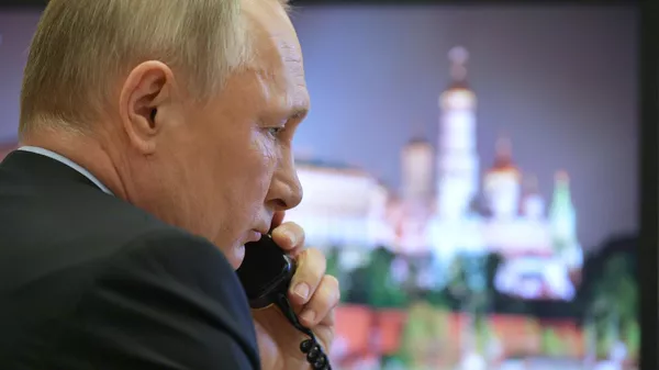 Президент РФ Владимир Путин перед началом совещания по санитарно-эпидемиологической ситуации в России в режиме видеоконференции