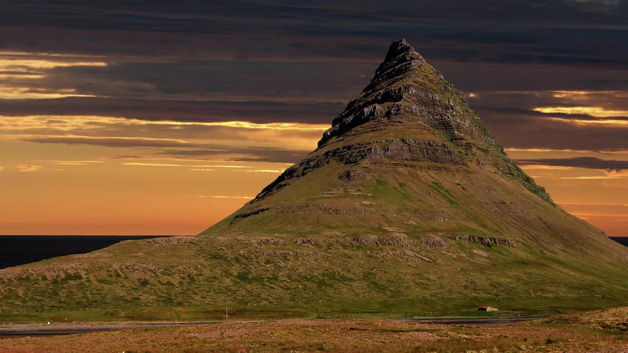 Гора Киркьюфетль в Исландии 