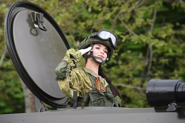 Военнослужащий на военном параде в Севастополе, посвященном 74-й годовщине Победы в Великой Отечественной войне Военнослужащий на военном параде в Севастополе, посвященном 74-й годовщине Победы в Великой Отечественной войне