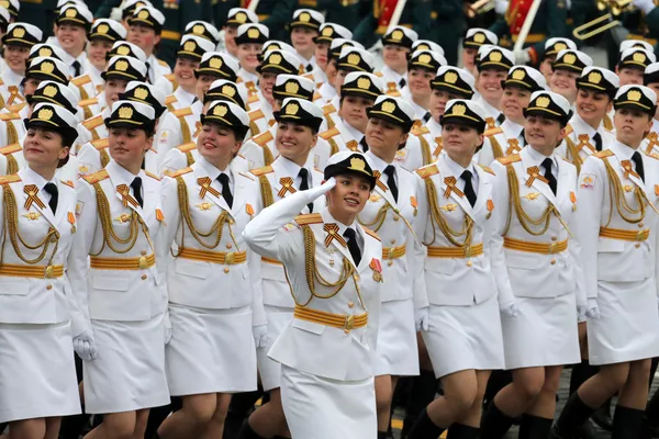 Военнослужащие во время военного парада в Москве, посвящённого 72-й годовщине Победы в Великой Отечественной войне 1941-1945 годов Военнослужащие во время военного парада в Москве, посвящённого 72-й годовщине Победы в Великой Отечественной войне 1941-1945 годов