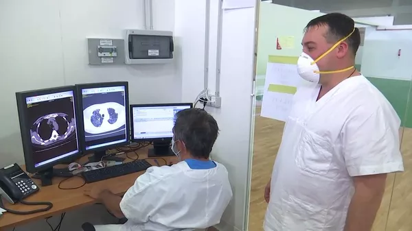 Работа российских и итальянских врачей в полевом госпитале Бергамо