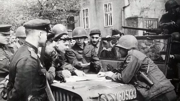 Встреча советских и американских солдат на Эльбе