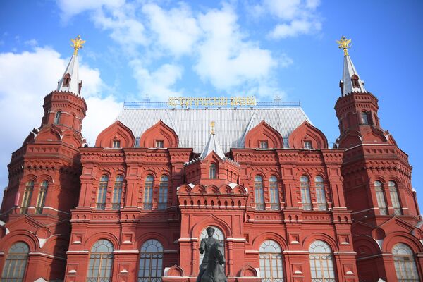 Памятник маршалу Георгию Жукову на Манежной площади в Москве Памятник маршалу Георгию Жукову на Манежной площади в Москве