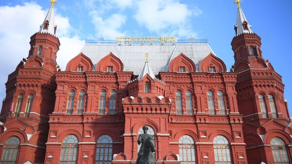 Памятник маршалу Георгию Жукову на Манежной площади в Москве Памятник маршалу Георгию Жукову на Манежной площади в Москве