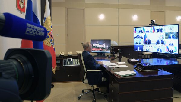 Владимир Путин проводит в режиме видеоконференции совещание по вопросам развития автомобильной промышленности Владимир Путин проводит в режиме видеоконференции совещание по вопросам развития автомобильной промышленности
