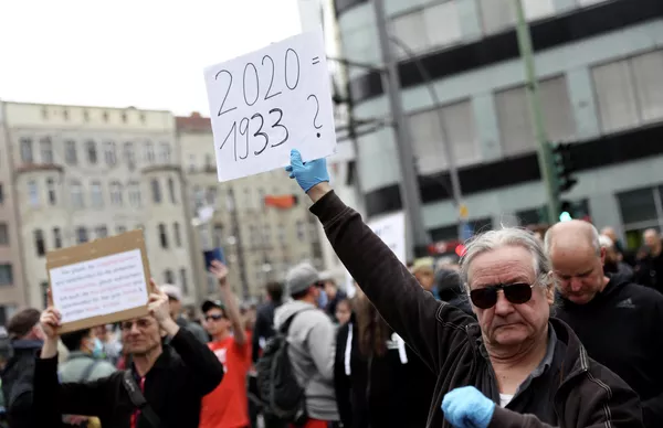 Протест против карантинных мер а Берлине