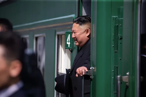 Председатель Госсовета Корейской Народно-Демократической Республики Ким Чен Ын на железнодорожном вокзале Владивосток