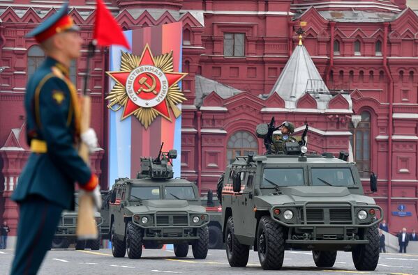 Бронеавтомобили Тигр-М на военном параде, посвящённом 74-й годовщине Победы в Великой Отечественной войне Бронеавтомобили Тигр-М на военном параде, посвящённом 74-й годовщине Победы в Великой Отечественной войне