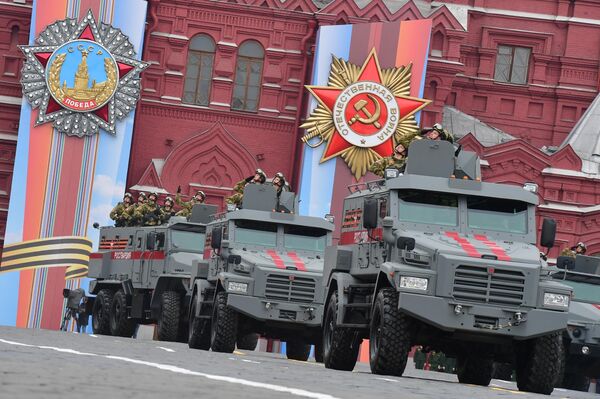 Бронеавтомобили Тайфун-К 4Х4 и Тайфун-У на военном параде, посвящённом 74-й годовщине Победы в Великой Отечественной войне Бронеавтомобили Тайфун-К 4Х4 и Тайфун-У на военном параде, посвящённом 74-й годовщине Победы в Великой Отечественной войне