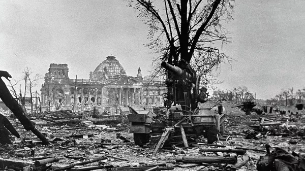 Рейхстаг после взятия Берлина советскими войсками
