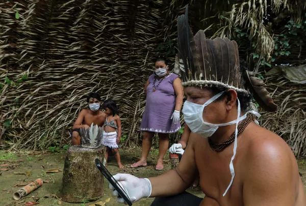 Люди народа мави пытаются связаться с врачом в штате Сан-Паулу 