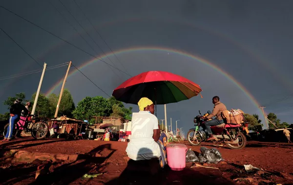 Двойная радуга в округе Сиая, Кения
