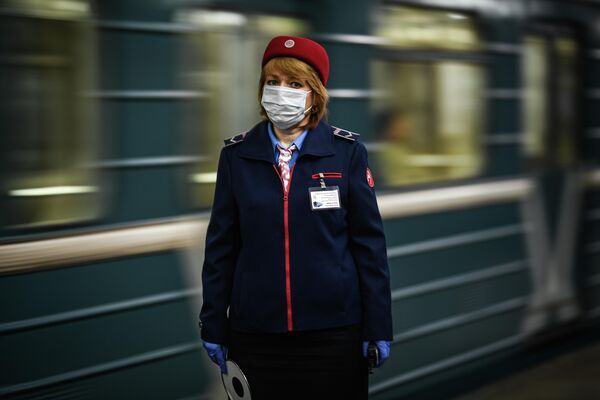 Пирназарова Ольга - дежурная по станции Белорусская Замоскворецкой линии Московского
метрополитена Пирназарова Ольга - дежурная по станции Белорусская Замоскворецкой линии Московского
метрополитена