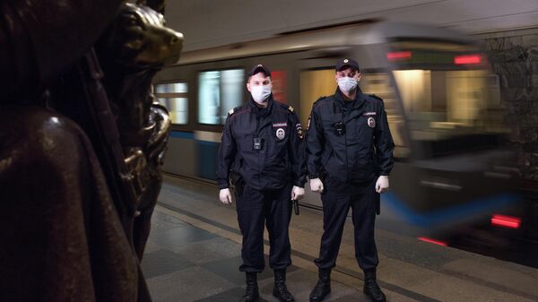 Сержант полиции Алексей Морозович (слева), полицейский 5 роты батальона полка полиции по
сопровождению поездов УВД на ММ ГУ МВД России по. г. Москве и старший сержант полиции Василий
Ванин (справа), полицейский 5 роты батальона полка полиции по сопровождению поездов УВД на ММ ГУ МВД России по. г. Москве Сержант полиции Алексей Морозович (слева), полицейский 5 роты батальона полка полиции по
сопровождению поездов УВД на ММ ГУ МВД России по. г. Москве и старший сержант полиции Василий
Ванин (справа), полицейский 5 роты батальона полка полиции по сопровождению поездов УВД на ММ ГУ МВД России по. г. Москве
