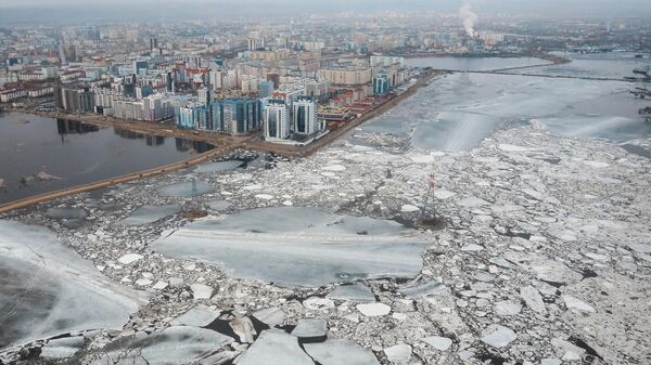 Река Лена во время весеннего ледохода в районе Якутска Река Лена во время весеннего ледохода в районе Якутска