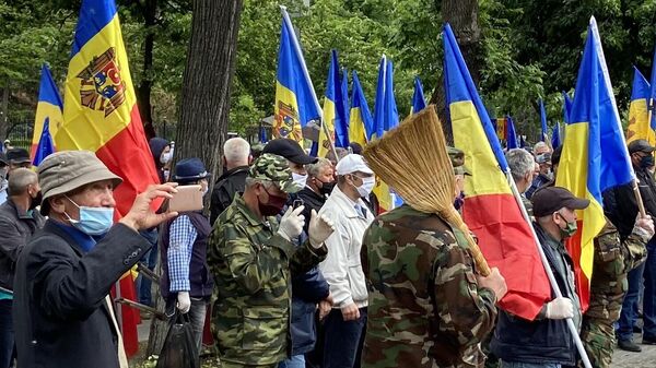 Митингующие в Кишиневе Митингующие в Кишиневе