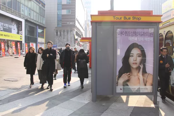 Реклама пластической хирургии в Сеуле, Южная Корея 