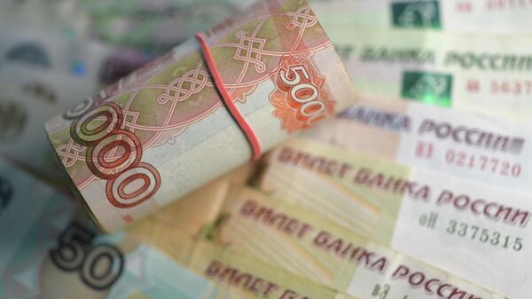 Объем свободных денег у россиян в июле рекордно вырос