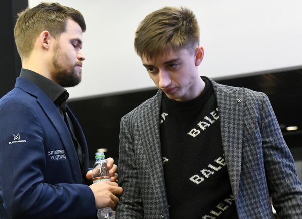 Даниил Дубов (справа) и Магнус Карлсен Даниил Дубов (справа) и Магнус Карлсен