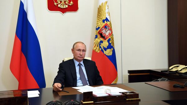 Президент РФ Владимир Путин в День русского языка проводит в режиме видеоконференции встречу с деятелями культуры