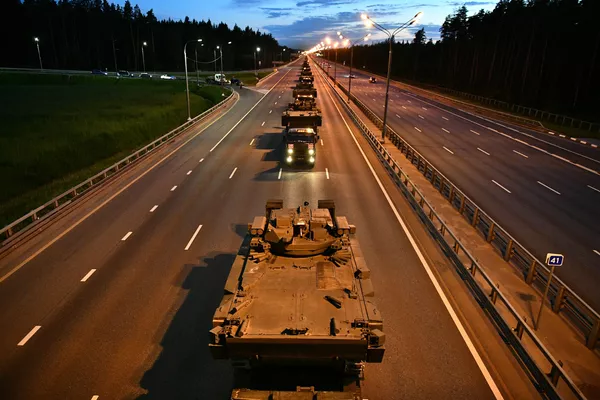 Военная техника, которая примет участие в параде Победы на Красной площади 24 июня, во время движения к Москве Военная техника, которая примет участие в параде Победы на Красной площади 24 июня, во время движения к Москве