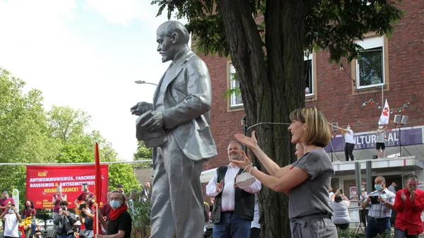 Двухметровая статуя Владимира Ленина установлена в городе Гельзенкирхен по инициативе Максистско-ленинской партии Германии