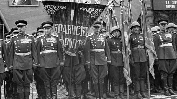 Командование I Украинского фронта на Параде Победы. Первый слева - маршал Иван Степанович Конев Командование I Украинского фронта на Параде Победы. Первый слева - маршал Иван Степанович Конев