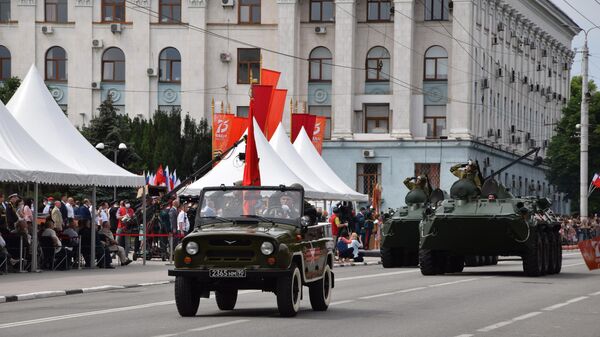 Военнослужащие на параде Победы в Симферополе Военнослужащие на параде Победы в Симферополе