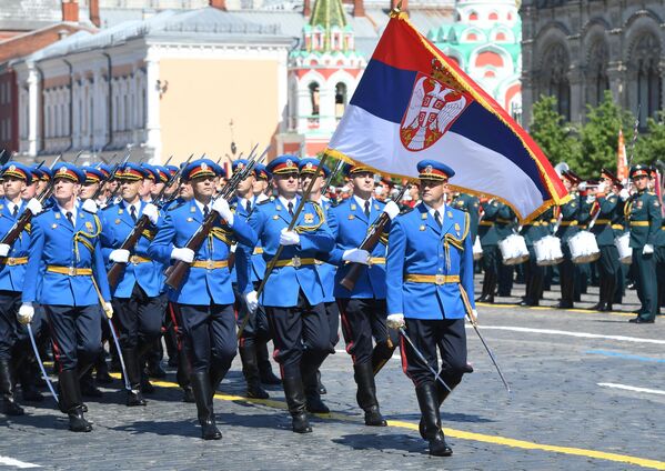 Парадный расчет армии Сербии во время военного парада в ознаменование 75-летия Победы в Великой Отечественной войне 1941-1945 годов на Красной площади в Москве Парадный расчет армии Сербии во время военного парада в ознаменование 75-летия Победы в Великой Отечественной войне 1941-1945 годов на Красной площади в Москве