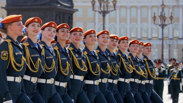 оеннослужащие парадных расчетов на военном параде в ознаменование 75-летия Победы в Великой Отечественной войне 1941-1945 годов на Дворцовой площади в Санкт-Петербурге оеннослужащие парадных расчетов на военном параде в ознаменование 75-летия Победы в Великой Отечественной войне 1941-1945 годов на Дворцовой площади в Санкт-Петербурге