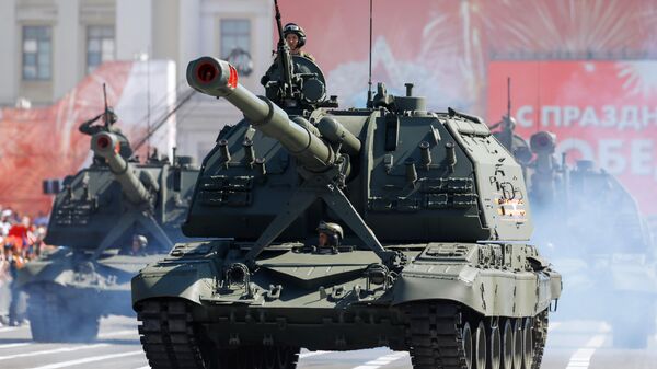 Самоходная артиллерийская установка (САУ) Коалиция-СВ во время военного парада в ознаменование 75-летия Победы в Великой Отечественной войне 1941-1945 годов в Санкт-Петербурге Самоходная артиллерийская установка (САУ) Коалиция-СВ во время военного парада в ознаменование 75-летия Победы в Великой Отечественной войне 1941-1945 годов в Санкт-Петербурге